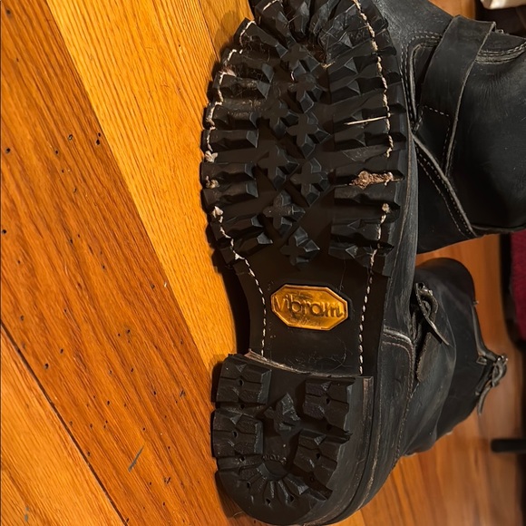 Vibram Black Boots Durable Rubber Sole Ankle-Height - Picture 3 of 7